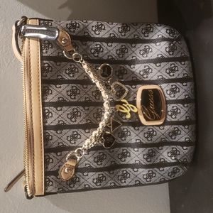 💫❣️PRICE DROP❣️💫Guess cross body bag